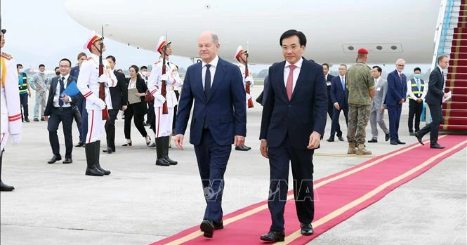 Thủ tướng Đức bắt đầu chuyến thăm chính thức Việt Nam