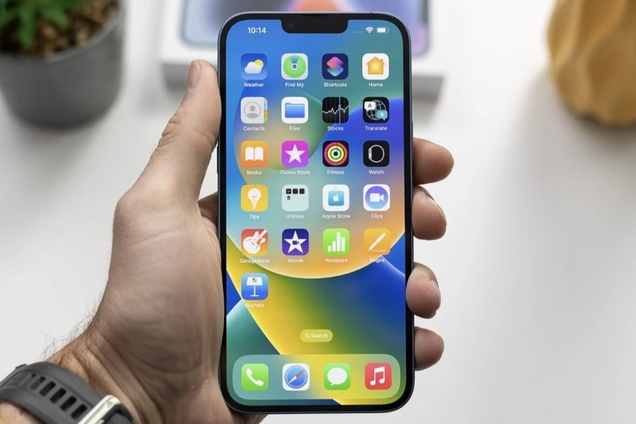 iPhone 14 Plus cho thấy Apple đã sai