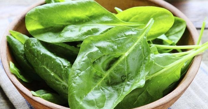 Lợi ích sức khỏe của nước ép cải bó xôi sẽ khiến bạn ngạc nhiên