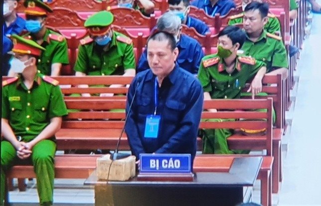 Vụ buôn lậu gần 200 triệu lít xăng: Cựu Đội trưởng chống buôn lậu bị đề nghị 16 năm tù