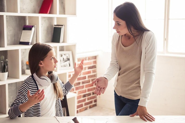 Khi cha mẹ và con cái như 'nước với lửa’, phải làm gì để dung hòa?