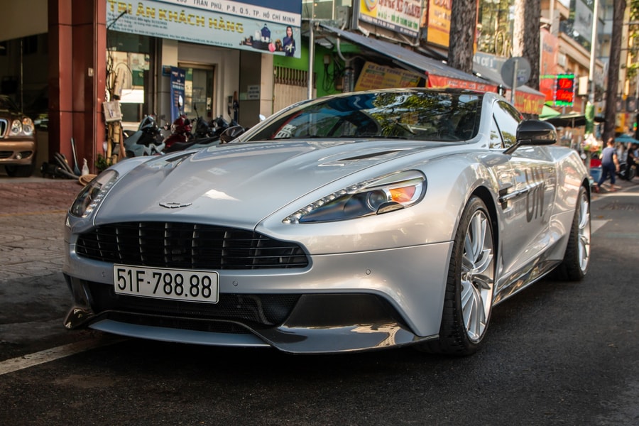 Aston Martin Vanquish với biển số tứ quý 8 xuất hiện tại TP.HCM