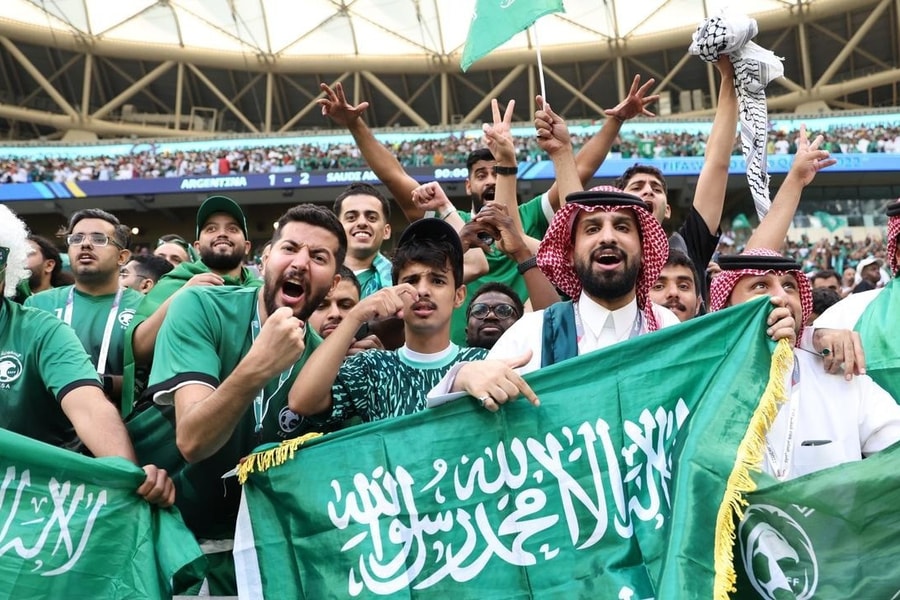 Văn hóa cổ động viên Saudi Arabia làm kinh ngạc thế giới