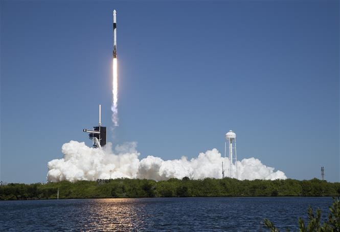 Mỹ phê duyệt kế hoạch triển khai 7.500 vệ tinh của SpaceX