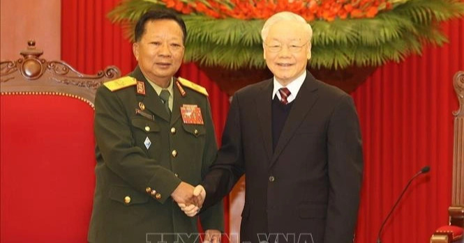 Tổng Bí thư tiếp Phó Thủ tướng, Bộ trưởng Bộ Quốc phòng Lào