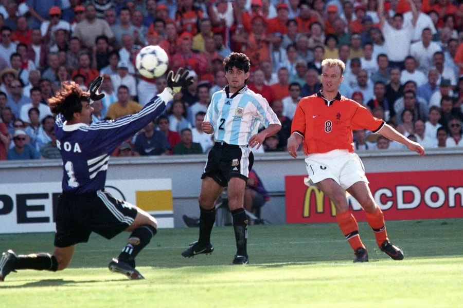 Argentina – Hà Lan: Hồi ức ngày Hè rực rỡ ở Marseille và tác phẩm của ‘nghệ sĩ’ Dennis Bergkamp 