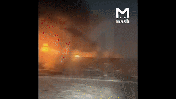Trung tâm thương mại ở Moscow chìm trong biển lửa