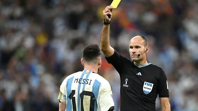 Bản tin World Cup: Messi được xóa thẻ vàng; vì sao Neymar không được công nhận san bằng kỷ lục của Pele?