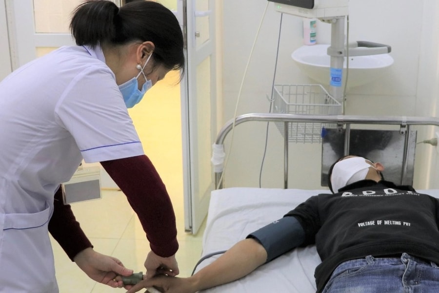 Bệnh viện trả lương cho y bác sĩ sau 2 tháng bị chậm, hứa sẽ có thưởng Tết