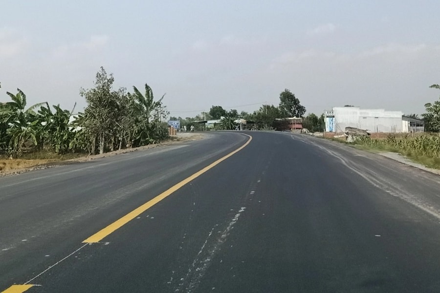 Nam thanh niên chạy xe quá tốc độ, va chạm với CSGT
