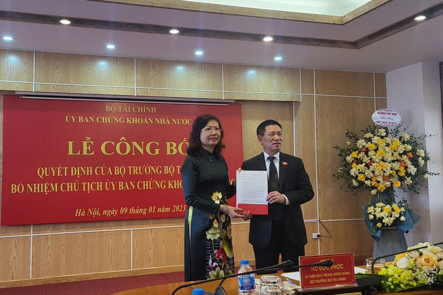 Bà Vũ Thị Chân Phương làm Chủ tịch Ủy ban Chứng khoán