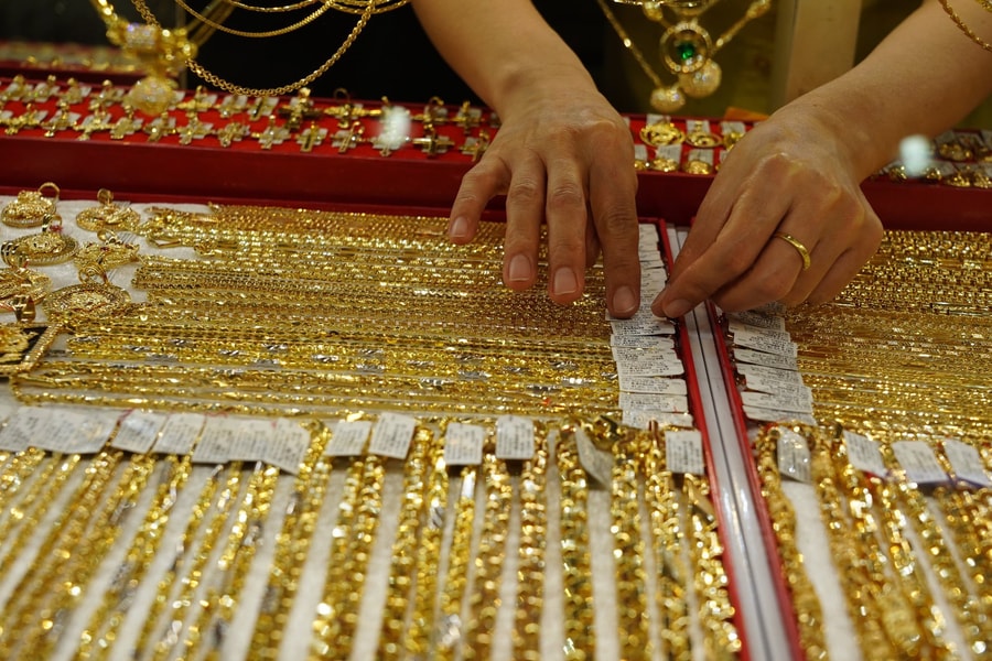 Điểm tin kinh doanh 10/1: Giá USD chợ đen giảm sốc, nhiều người 'méo mặt'