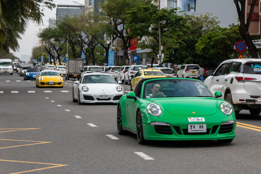 Nhiều xe thể thao Porsche đủ sắc màu xuất hiện tại Đà Nẵng