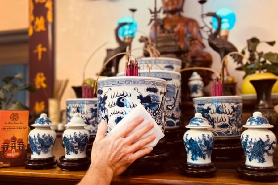 Những lưu ý khi lau dọn bàn thờ ngày Tết không phải ai cũng biết
