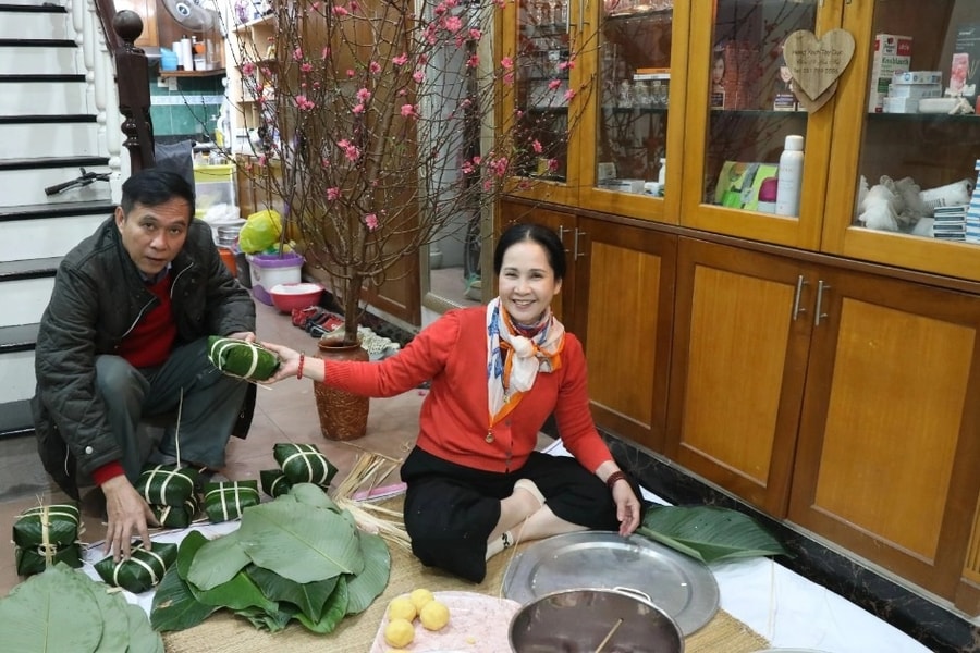 Cuộc sống đời thường khác hẳn mẹ chồng ghê gớm trên phim của NSND Lan Hương