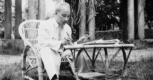 Thư chúc mừng năm mới và thơ mừng Xuân Kỷ Dậu năm 1969 của Bác Hồ