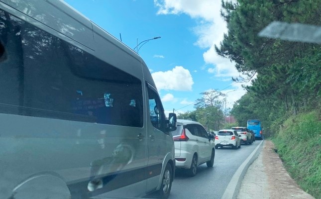Du khách khó khăn tìm phương tiện rời Đà Lạt