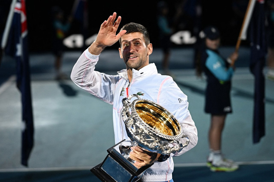 Djokovic lập hàng loạt kỷ lục, trở lại ngôi số 1 thế giới