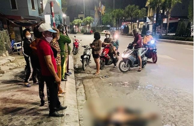 Bị từ chối tình cảm, gã đàn ông thuê người tạt axit nhân viên quán karaoke