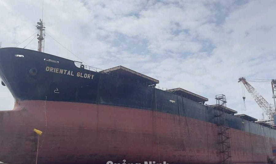Quảng Ninh: Nổ bình khí trên tàu biển 68 nghìn tấn, 8 công nhân bị thương