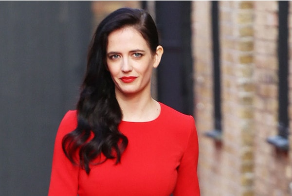 'Bond girl' Eva Green bẽ mặt