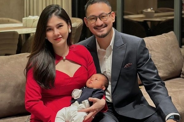 Ông xã MC Thu Hoài: Ra ngoài 'hô mưa gọi gió', về nhà chẳng ngại chăm con