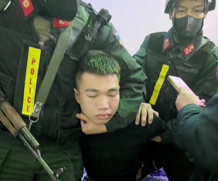 Video: Cảnh sát bắt giữ tên cuồng sát trước khi hại thêm người ở Bắc Ninh