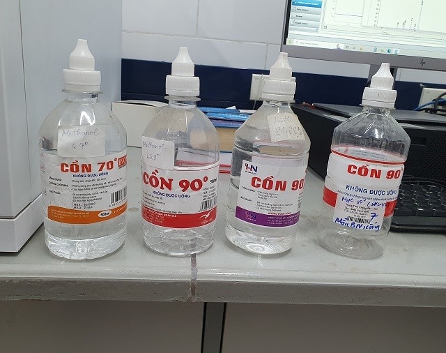 Tử vong vì uống nhầm cồn sát trùng rởm: Cần siết lại khâu quản lý hóa chất