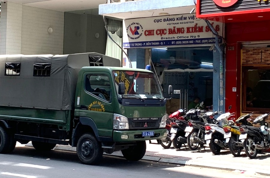 Công an khám xét Chi cục Đăng kiểm số 6 ở TP.HCM