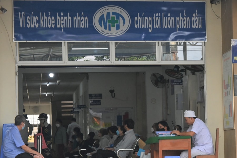 Tiền Giang có hàng trăm nhân viên y tế nghỉ việc trong 5 năm