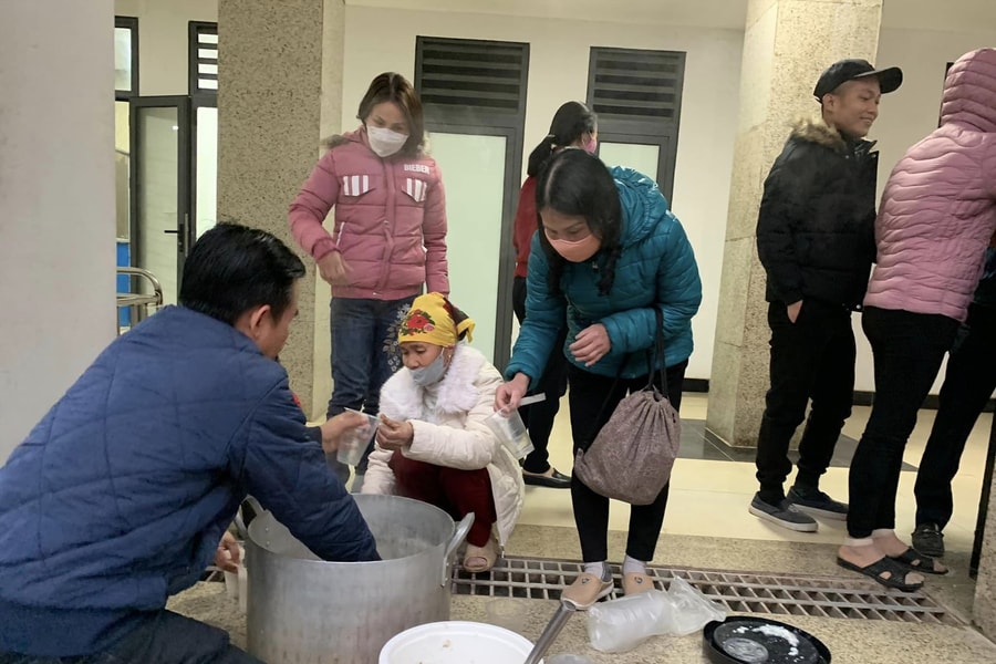 Những nồi cháo ấm lòng người bệnh