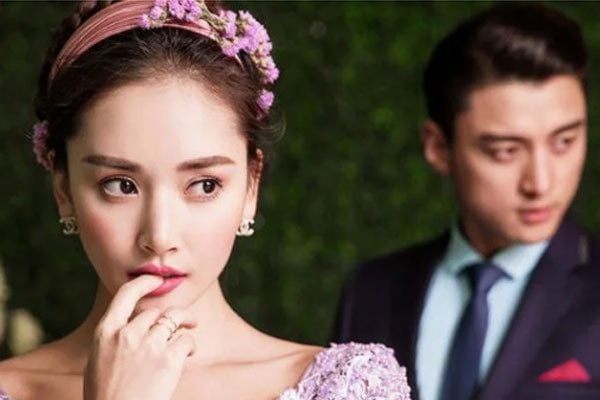 Mối quan hệ gây sốc giữa chồng cũ và chồng mới