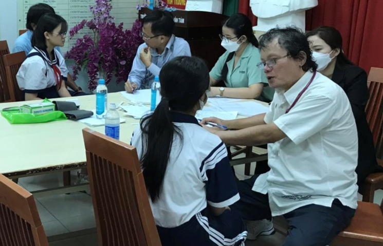 Gần 350 học sinh đột ngột sốt và mệt mỏi, TP.HCM lập tổ chuyên gia