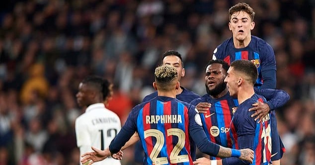 Militao phản lưới nhà, Real Madrid thua đau đớn Barcelona