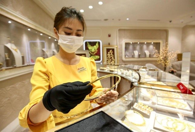 Điểm tin kinh doanh 6/3: Giá vàng SJC đứng im, vàng nhẫn tròn trơn tăng mạnh
