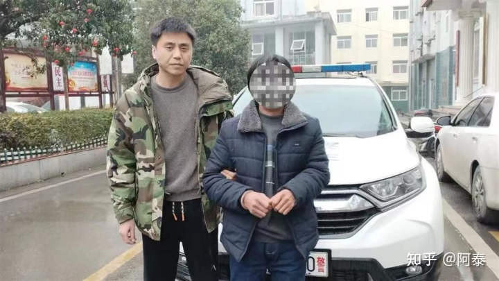 Trung Quốc: Trốn trong hang 14 năm sau khi cướp hơn 500 nghìn đồng từ cây xăng