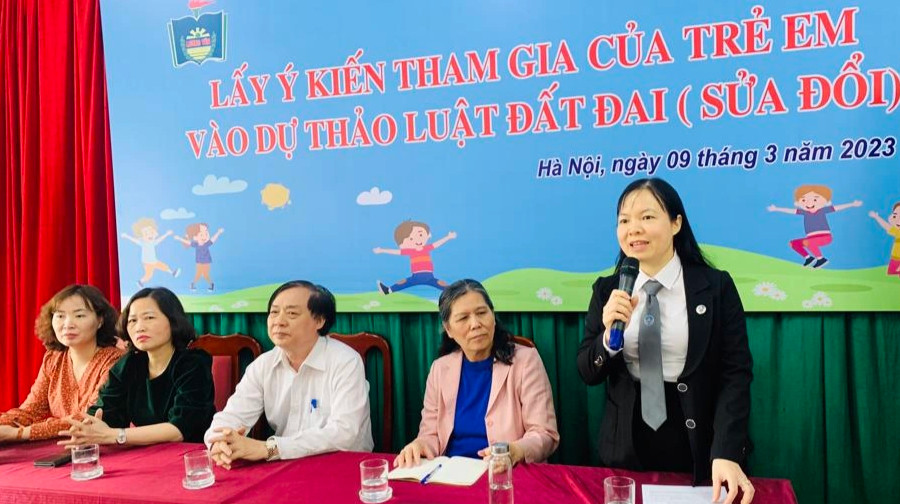 Hà Nội: Xôn xao hình ảnh lấy ý kiến trẻ em về dự thảo Luật Đất đai