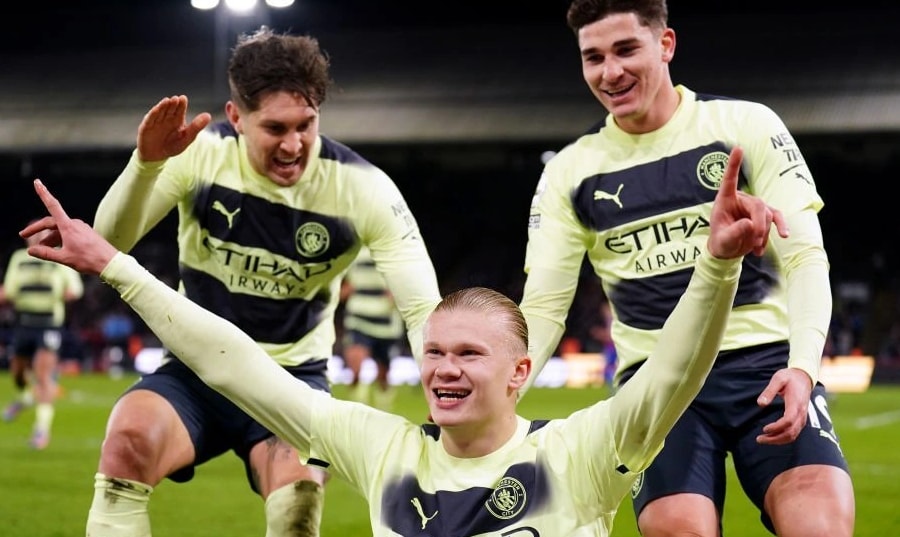 Man City gây áp lực cho Arsenal, Tottenham áp sát Man Utd