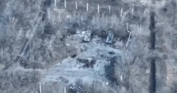 "Hỏa thần" HIMARS tập kích chính xác, phá hủy cùng lúc 2 pháo tự hành Nga