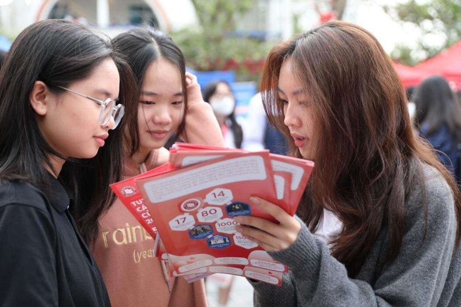 Đào tạo sư phạm: Nơi nợ tiền trợ cấp, chỗ có tiền sinh viên không dám nhận