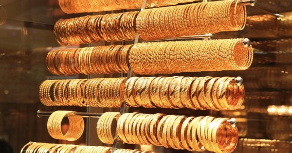 Giá vàng liên tục tăng, 'cá mập' đang gấp rút mua