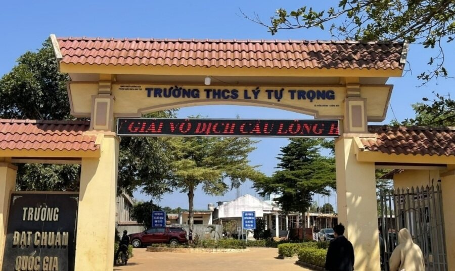 Hiệu trưởng bỏ lịch dạy dù được phân công theo quy định