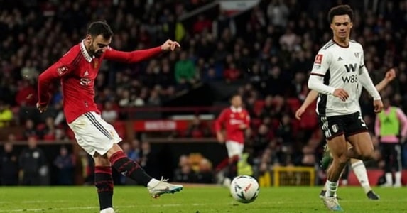 Thắng tưng bừng, Man Utd vẫn bị chê bai thậm tệ