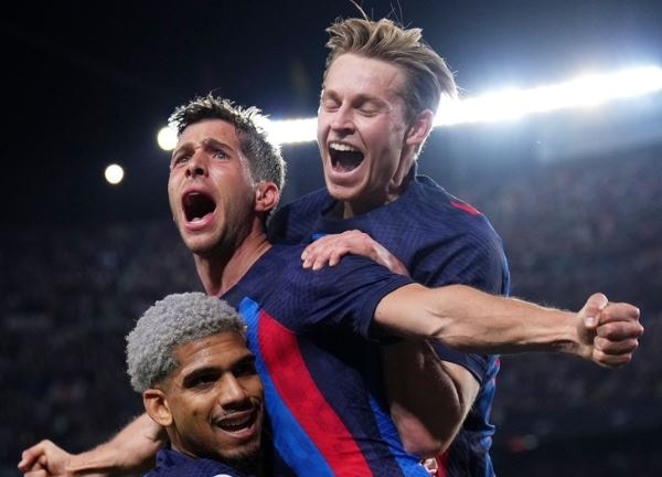 Hạ Real Madrid, Barca tiến sát ngôi vương La Liga
