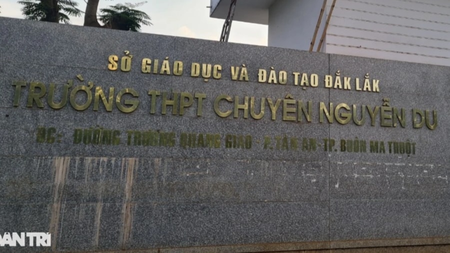 Công an vào cuộc vụ lộ clip 'nhạy cảm' của 2 học sinh trường chuyên