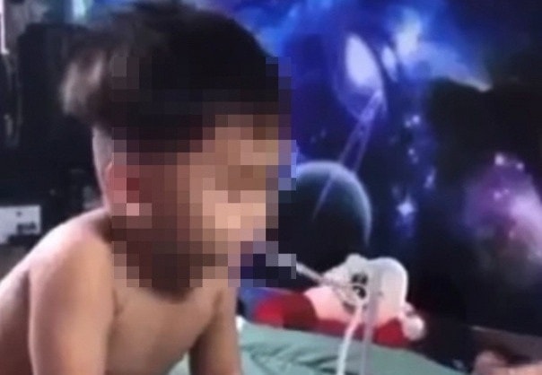 Vụ video bé sử dụng chất nghi ma túy: Xác định nơi mẹ, người tình trốn