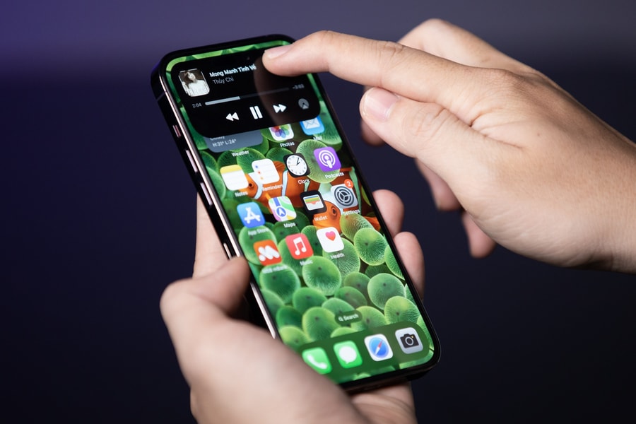 Đại lý Việt Nam giảm lãi iPhone để kích cầu