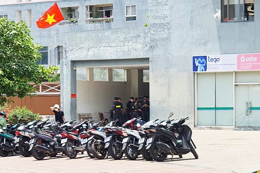 Công an kiểm tra công ty mua bán nợ ở TP Thủ Đức