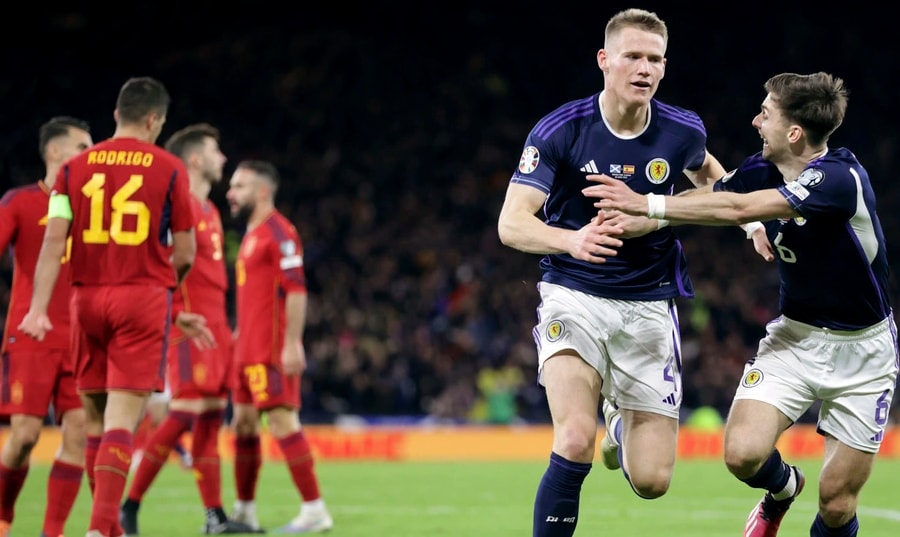 Ngôi sao Man Utd giúp Scotland hạ Tây Ban Nha