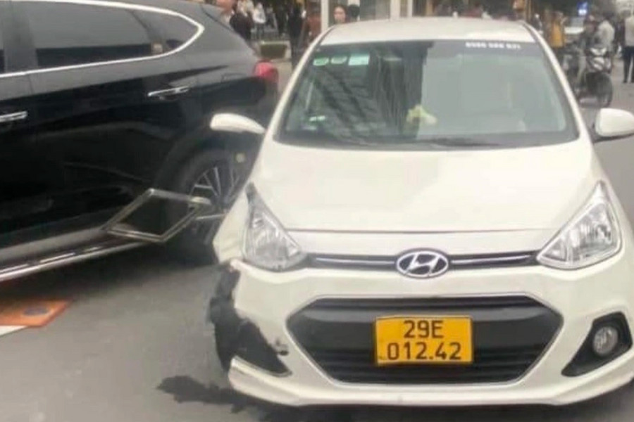 Vụ lái taxi tông tử vong bảo vệ: Nạn nhân né một ô tô trước khi bị đâm